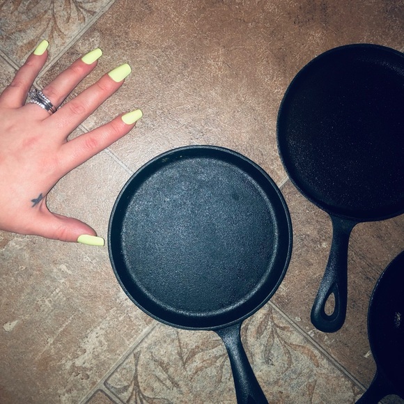 Mini Cast Iron Skillet🍳 - Picture 2 of 2